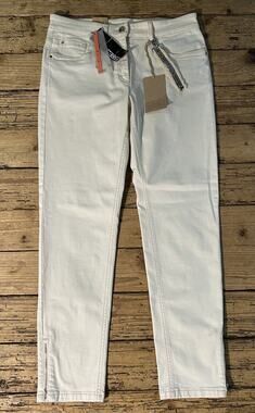 Zerres Women’s Size 38 Cream Normal Sarah Side Zipper Jeans NWT